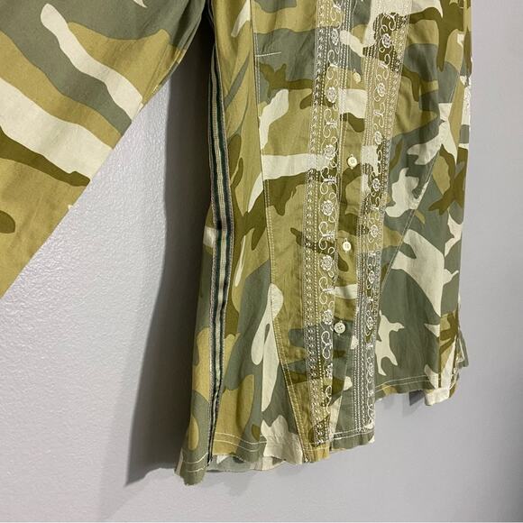 Johnny Was 3J Workshop Camo Embroidered Button
Down Shirt Small - Picture 4 of 14